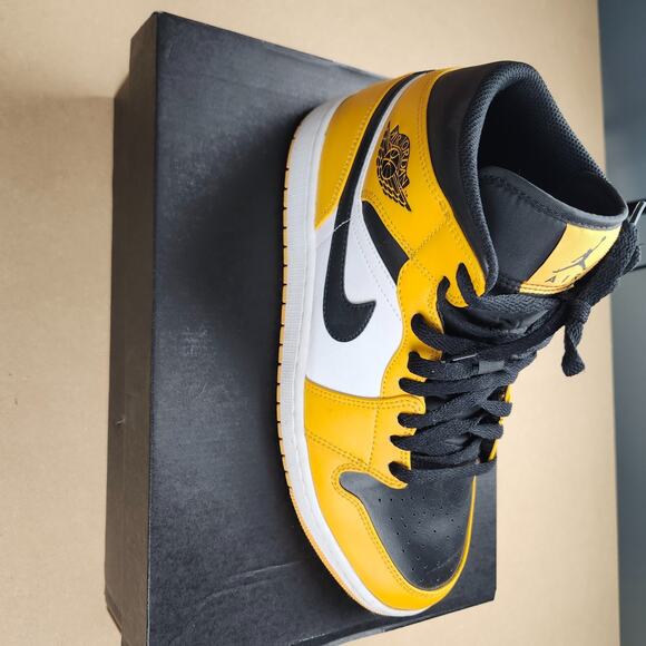 Air Jordan 1 Retro High OG Men's Size 10.5 Taxi Black White 554724-701 2022 - Picture 2 of 10